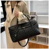 56 cm große Einkaufstaschen Totes Taschen Taschen Frauen gefaltbare Handtaschen Reisen Schulter Shop -Taschen Casual Gepäcktaschen Duffle Beutel Cowide Leder abtrennbarer Riemen