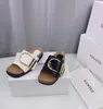 KHAITE THOMPSON BUCKLED LÄDER SLIDER Slids Xe Slipon Beach Sandals Shoes Guint Leather Open Toe Casual Flats för kvinnor L5564786