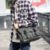 MENS Fashion Nylon Crossbody Bag Multifunktionella manliga axel Messenger väskor Stora Satchels Business Bolsa Masculina Bolso 240415