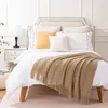 Couvertures SV-Knit Couverture douce et légère texturée décorative avec pompon pour canapé-lit (Tan 50 pouces x 60 pouces)