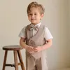 Childrens Khaki Striped Suit Zestaw Chłopcy Szelki Długie szorty Kamizelki Bowtie Ubrania Dzieci Weselny kostium urodzinowy 240328