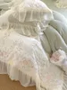 Ensembles de literie Princesse Luxe Flanelle Brodé Floral Polaire Doux Volants Hiver Chaud Couette Drap Plat Taies d'oreiller 4 Pièces