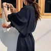 Abiti casual Abito con dettagli a pieghe impiombati Abito da donna con bavero lungo ed elegante maxi retrò con colletto con orlo diviso per una primavera morbida