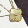 Fashionable 925 Sterling Silver Van Gold Shell Clover Necklace 18K Gold Diamond Fritillaria Lucky Grass Pendant Exquisite Craftsmanship with Logo