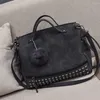 Sac à main Vintage en cuir Nubuck pour femmes, sacs à rivets plus grands, boule de cheveux, épaule moto, messager à poignée supérieure