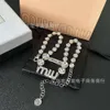 Outono nova alta edição família miao completo cobre incrustado diamante k ouro galvanizado colar miu textura pop up carta