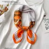 Simple Presbyopia Designer-Gliederkettendruck mit Blumenmuster, Seidenschal, Stirnband für Damen, modisch, mit langem Griff, Taschenschals, Paris, Schultertasche, Gepäckband, Kopfwickel