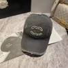 Дизайнерская шляпа Ceanes Baseball Cap вышитая джинсовая спортивная спортивная спортивная и развлекательная защита от солнца.