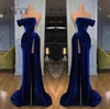 Elegantes vestidos de noche sin tirantes con hombros descubiertos en azul real, vestidos largos de fiesta de graduación con abertura en el muslo y cintura con cuentas Vestido8361516