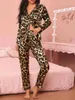 Accueil Vêtements Ensembles de pyjama boutonnés doux pour femmes Ensemble de satin rayé Ensemble de vêtements de nuit 2 pièces