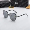 Lunettes de soleil Chanela Marque Chanela Men's Surdimension's Surdimensiond Fashion Sunglasses Design 1325 série multicolore Facultatif avec un sac de créateur comme un LogUat à l'essence sur le chemin