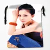 Anpassad Anna Tsuchiya dragkastväskor tryckta presentpåsar 18*22 cm resepåse förvaringskläder handväska makeup väska n0kn#