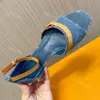 Tasarımcılar Sandallar Kadın Ayakkabı Klasikleri Denim Baskı Patchwork Deri Kapak Topuk Ayakkabı Fabrika Ayakkabı Açık Ayak Tip Düz Topuk Sandal 35-41