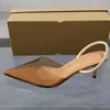 Sıradan Ayakkabı Trafesi Khaqi Şeffaf Stilettos Pompaları 2024 Yaz Sivri Baş Alçak Topuklu Kadınlar için Rhinestone Kayış Slingbacks Sandalet