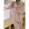 Kvinnors sömnkläder söt koreansk stil dollkrage skjortpants rosa rand kvinnor silk rayon pyjamas set 2 st nattkläder lösa hemkläder