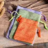 1pc 7 * 9cm Cordon Naturel Sac De Toile De Jute Solide Couleur Mignon Jute Cadeau Sacs Bijoux De Stockage Emballage Sacs De Mariage avec Sac De Bonbons S5JS #