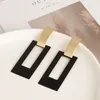 Boucles d'oreilles minimalistes géométriques rétro mates peintes en aérosol, longues et à la mode exagérées pour les femmes