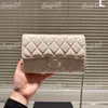 19 CM Cadena de solapa de lujo Cartera de diseñador para mujer Caviar / Piel de cordero Matelasse Bolsa para las axilas Hardware dorado Tendencia Monedero Empuje Bolso Evento Embrague Pochette Fanny Pack