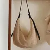 الرباط 2024 الصيف الأزياء العشب Weaving Crission Bag البسيطة وغير الرسمية سعة الزلابية المنسوجة من النوع واحد الكتف