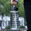 2 liter vattenflaska med tidsmarkör återanvändbar utomhus sport dricka flaskor bärbara plastkoppar med halm hög kapacitet 240319