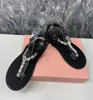 designer skor kvinnor sandaler platt botten tofflor flip flop diamant sandaler tjocka rep sandaler strand platt sandaler svart yttersula minimalistskor fritid kvinnor