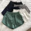 Shorts de designer estão vendendo bem shorts de fio de gelo mulheres verão versão coreana solta cintura apertada calças largas perna elástica mostrar fino desgaste quente