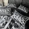 Designer sängkläder set mode leopard mönster brev tryck stor och extra stort lyxmode ner täcken täcke lakan kudde täcke täcke set