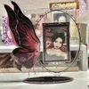 Rahmen Acryl Pocard Halter Drehbare Schmetterling Flügel Po Rahmen Karte Display Stand Desktop Idol Postkarte Ornament