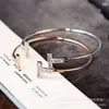Marca original micro broca de diamante duplo t aberto pulseira feminina mão vibrato tiktok anel jóias acessórios círculo