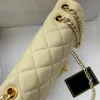 Designer Luxo New Camellia Golden Ball Series Bolsa de sela feita de bolsa de peles de ombro de pele de carneiro de alto brilho