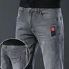 Стройные эластичные джинсы Мужчины модные корейские ноги серые брюки с серединой талии мужчина повседневные джинсовые брюки 240420