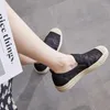 Casual Shoes Flower Embroider Lace Loafers Kvinnor Straw Round Toe Summer Sneakers Hollow Out Air-Mesh Espadrilles Fisherman Moccasins