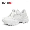 Chaussures décontractées Ozersk Microfibre en cuir Fashion Femmes Lacet Up Mesh Sneakants respirants Sports d'athlétisme extérieur