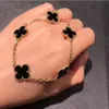 Designer Schmuck Armband Charme Vanclef Armband Weiß Rot Jade Marrow 18k V Gold Elektroplattiert Klee Fünf Blumenarmband Frauen Reisen Mode personalisiert