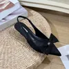 Nya 2024 Hot Womens spetsiga tår sandaler med bowknot strass låga klackar klädskor affärer normal dans balett sko slip-on espadrilles damer tofflor platt loafers