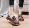 Sapatos casuais lazer vintage mocassins 2024 tênis de couro genuíno de couro plataforma brogues Brogues Ladies Autumn woman balés