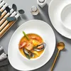 Borden witte keramisch onregelmatig gevormde vaat knoedel bot el restaurant soep Chinees servies