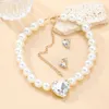 Nieuwe liefde gevormde glazen diamanten oorbellen en kettingcombinatie Set voor damesimitatie Pearl accessoires bruidsjuwelen