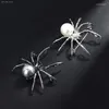 Broches 1pc noire araignée perle insecte broche femelles cadeaux masculins accessoires de la personnalité de la mode coréenne bijoux