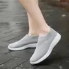 Sapatos casuais mulheres vulcanizadas tênis leves deslizam na garotinha tênis de corrida respirável, mais tamanho 42, anda ao ar livre