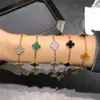 Designer Schmuck Armband Charme Vanclef Armband Weiß Rot Jade Marrow 18k V Gold Elektroplattiert Klee Fünf Blumenarmband Frauen Reisen Mode personalisiert
