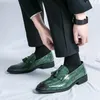 Casual schoenen Big Size 38-46 Groene herenleer puntig Laaggesneden man Loafers Tassel Decorate Dress voor mannen Mocasines HOMBRE