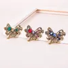 Brosches Barock Court Style Bow Brooch Retro Rhinestone Emerald Glass Gemstone Badge Men's and Women's Suit Dress Safety Pin Accessories