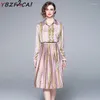 Arbeitskleider Frauen Anzug Rock 2024 Frühling Herbst Retro Purple Kettenkleid Kleider Langarm Langarm gedrucktem Hemd hohe Taille Plissee