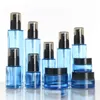 Opslagflessen verkopen aangepaste 120 ml blauw glas cosmetische fles met plastic pompspuitcrème container