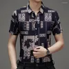 Camisas casuais masculinas Summer gelo seda camisa de manga curta sem tendência de ferro moda solta e confortável