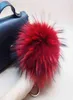 16 cm Luxus y echter Waschbär Pelzkugel Pompom Plüsch Größe Echtes Fellschlüsselketten-Metallring-Anhängerbeutel Charm K042-rot 2104094676427