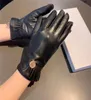 Marke Sheepell -Handschuhe Designer Lederhandschuhe Damen halten warme Handschuhe Touchscreen Fäustlinge Radfahren im Freien Damen Handschuh Weihnachts5721414