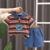 Корейские летние детские мальчики 2pcs Set Set Setreak выключить воротники Полошерты джинсовые шорты костюма для младенцев 240426