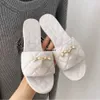 Sandales de diapositives métalliques Luxury Femme Sandale Brand Flip Flops for Women High Quality Élégant Classiques de mode Sandale Sandale Slipper Flat Shoe